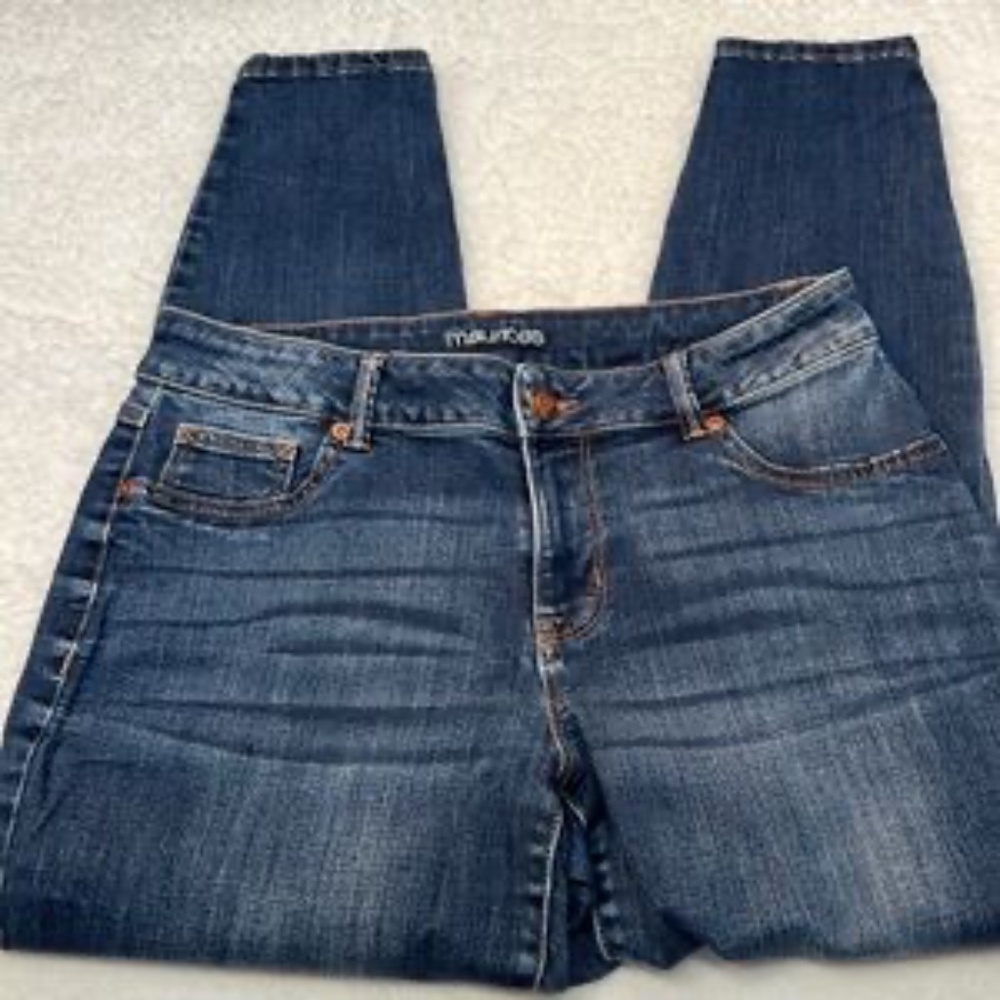 Maurices Skinny Leg Jeans in Size Large Short. NWOT. Faux front pockets.